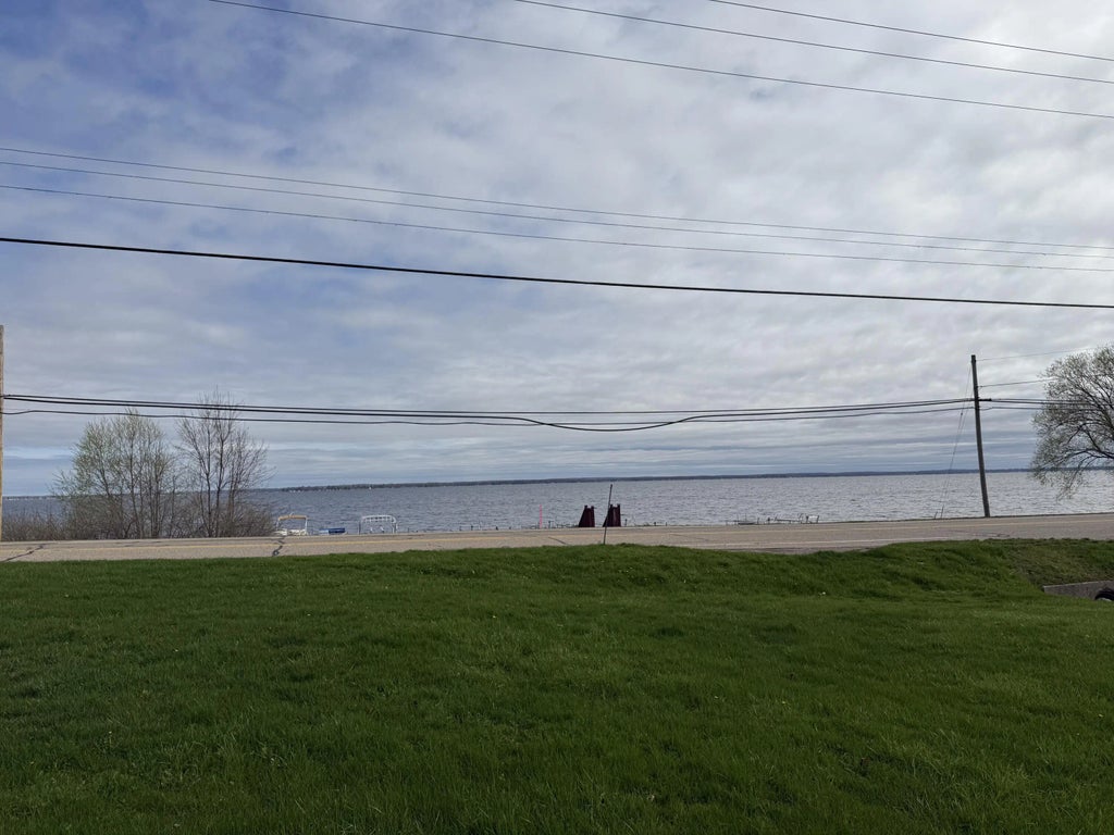 98 & 99 Heightsview, Houghton Lake