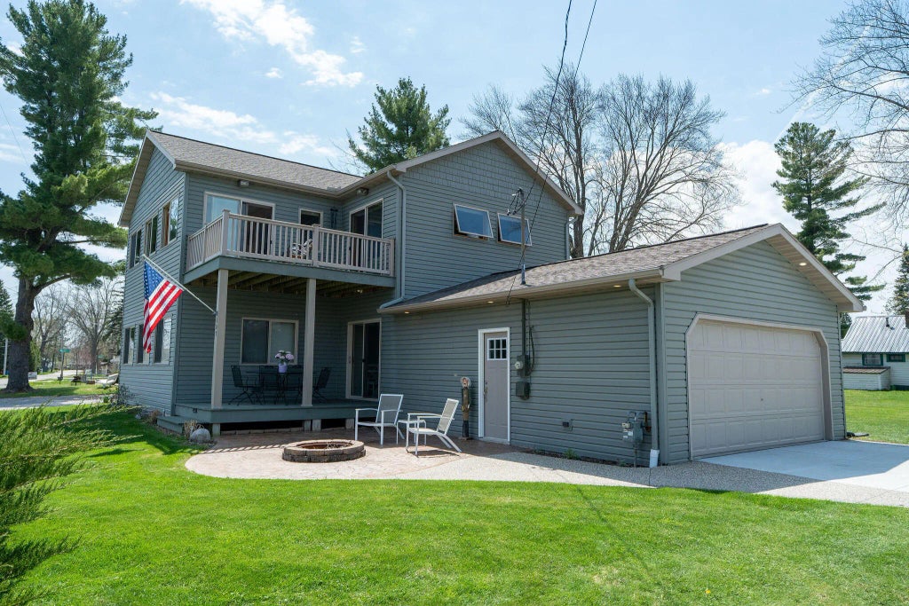 607 Shoreline Drive, Houghton Lake