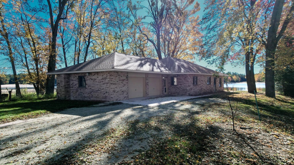 13199 N Shore Drive, Millersburg