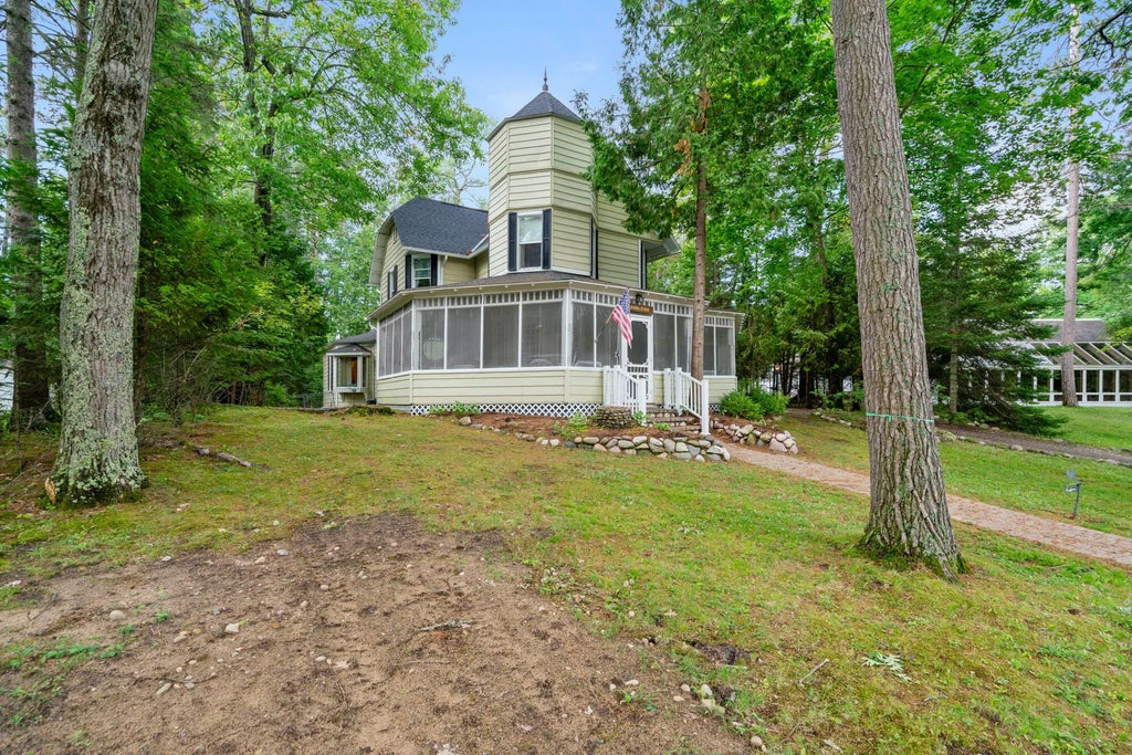 6378 Hillside Avenue, Indian River