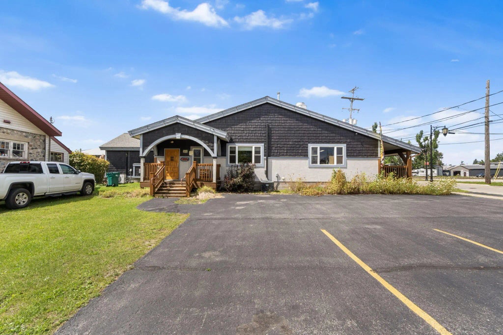 325 W 2nd Street, Gaylord