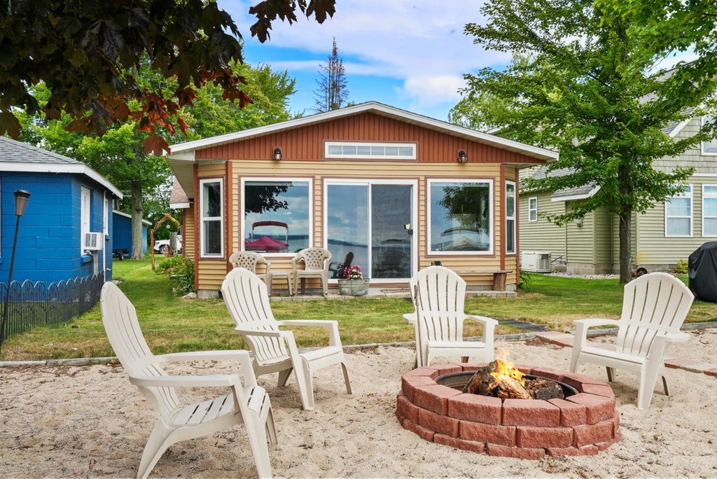 615 Long Point Drive, Houghton Lake