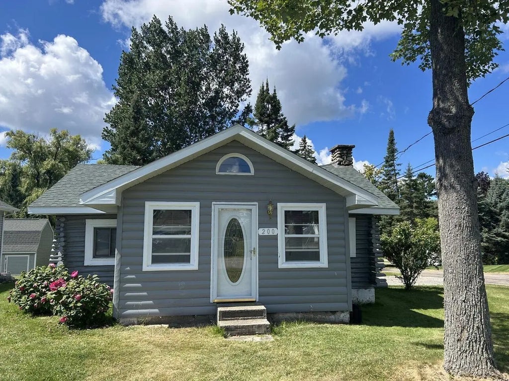 200 Oliver Drive, Houghton Lake