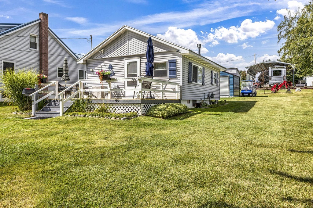 104 Flora Avenue, Houghton Lake