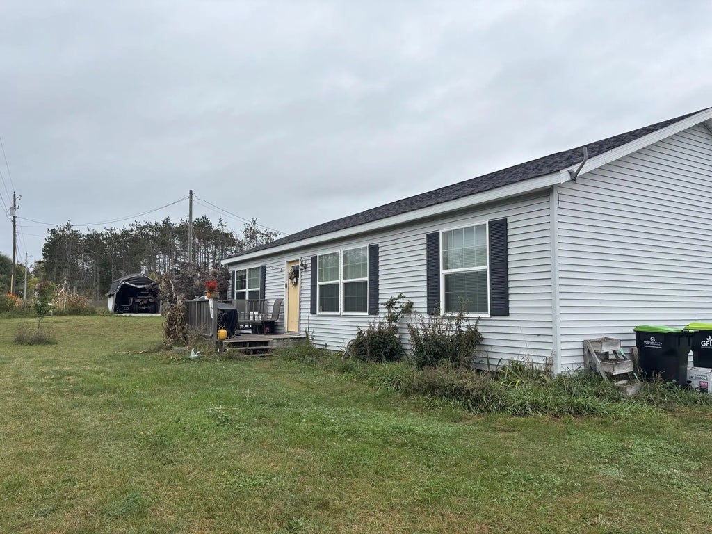 2882 School Road, Petoskey