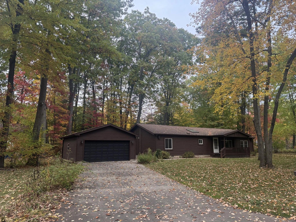 104 Powderhorn Drive, Houghton Lake