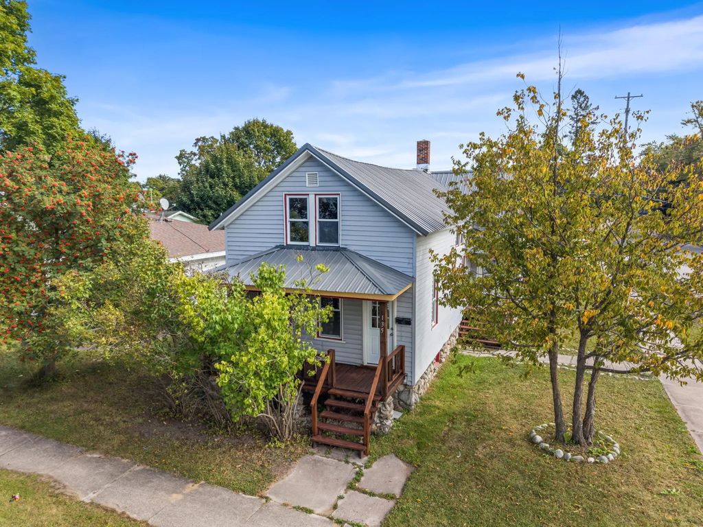 135 S D Street, Cheboygan