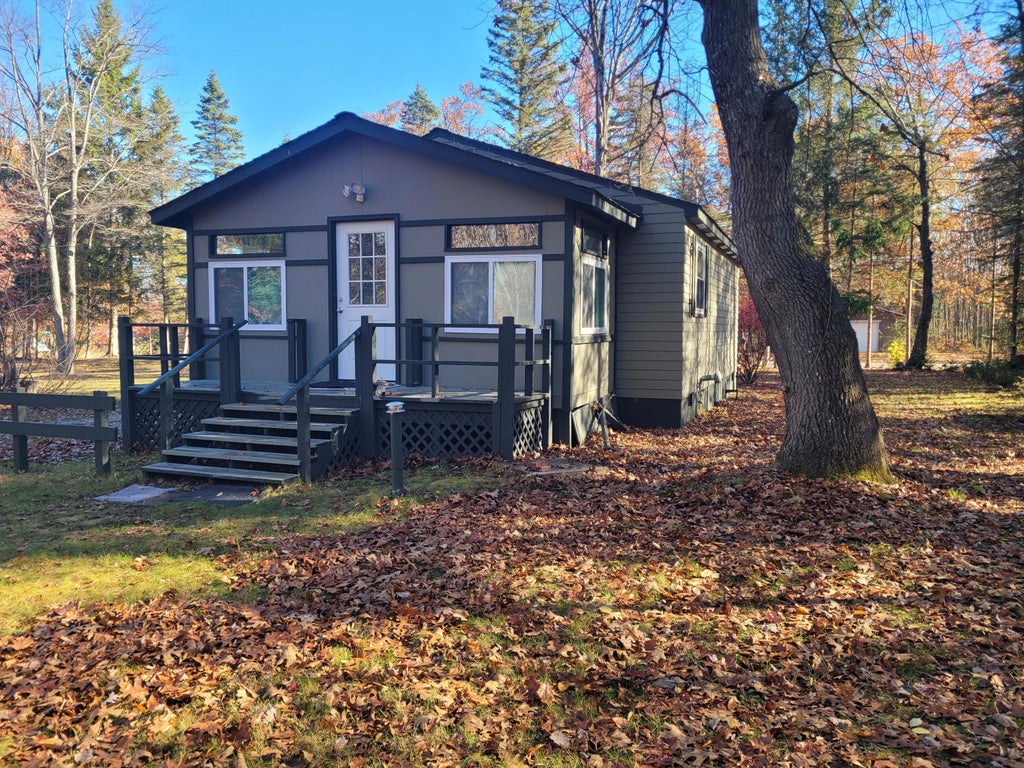 9838 County Road 498, Atlanta