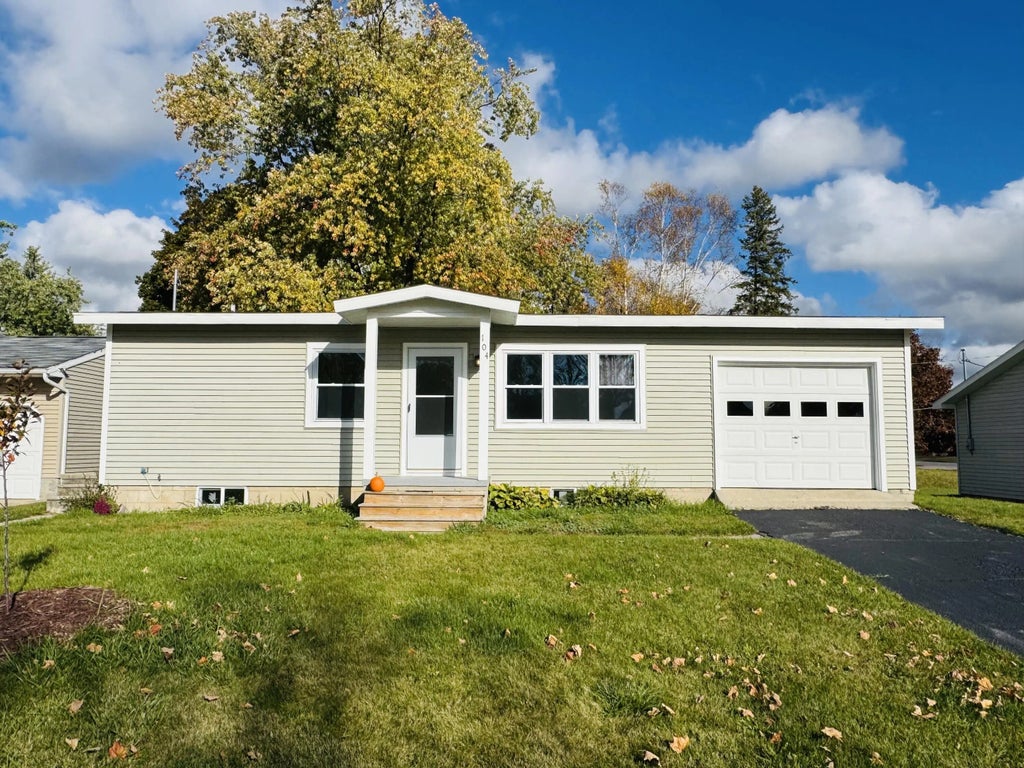 104 Birdie Lane, Alpena