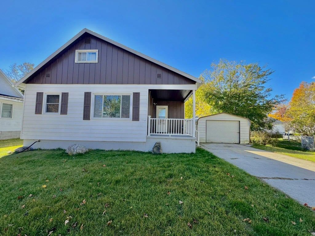 114 E Crapo Street, Alpena