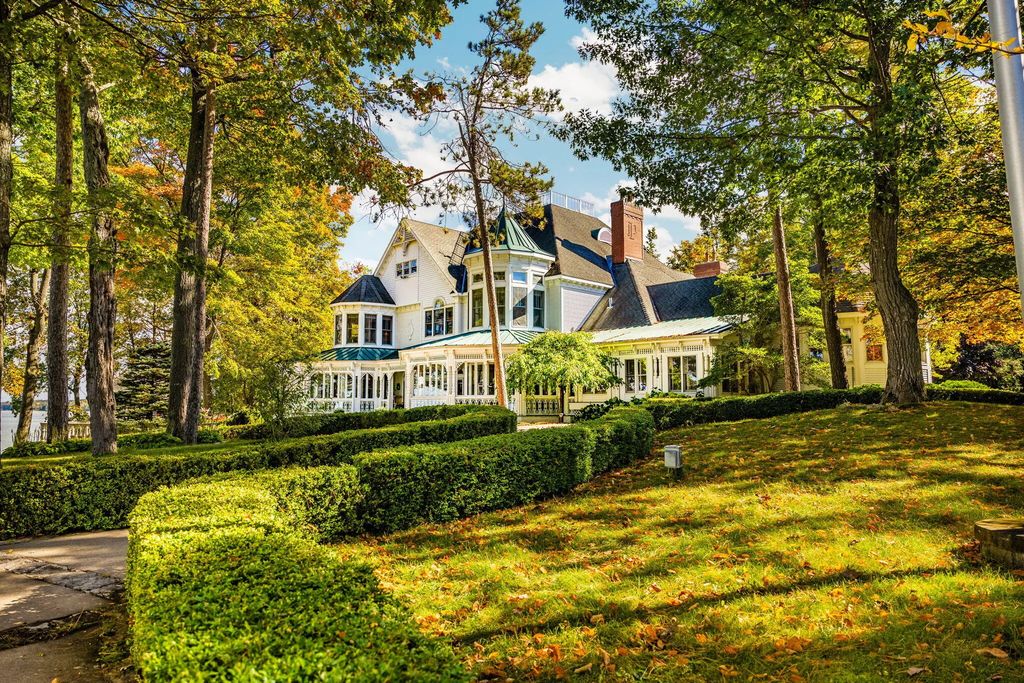 3063 Red Pine Point Drive, Indian River