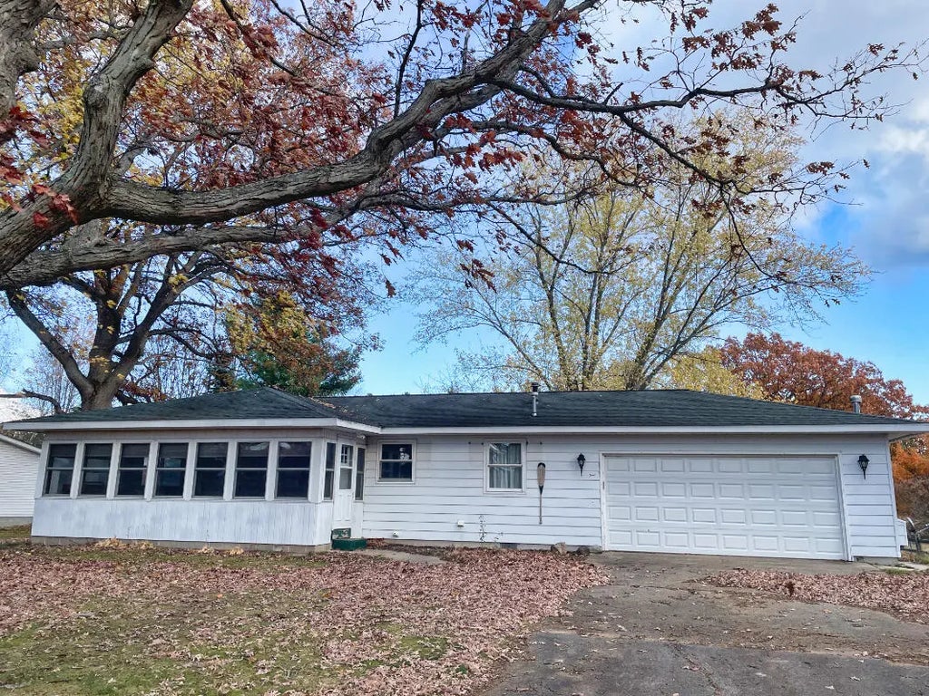 1435 S Loxley Road, Houghton Lake