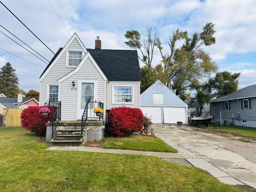 2137 S 5th Avenue, Alpena