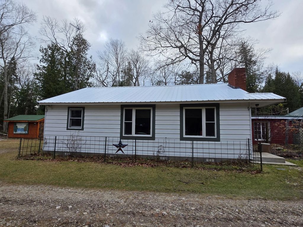 887 Gobles Drive, Bois Blanc