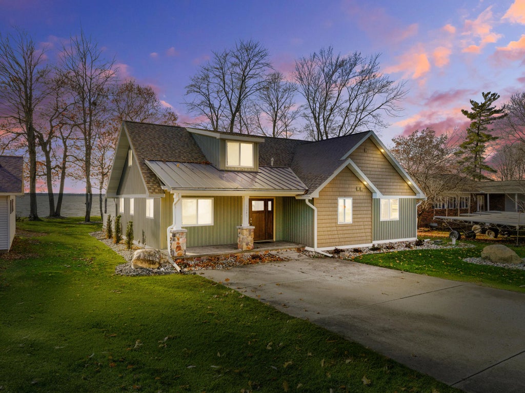 1245 Long Point Drive, Houghton Lake