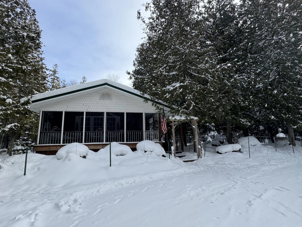 5072 W Cedar Road, Hessel