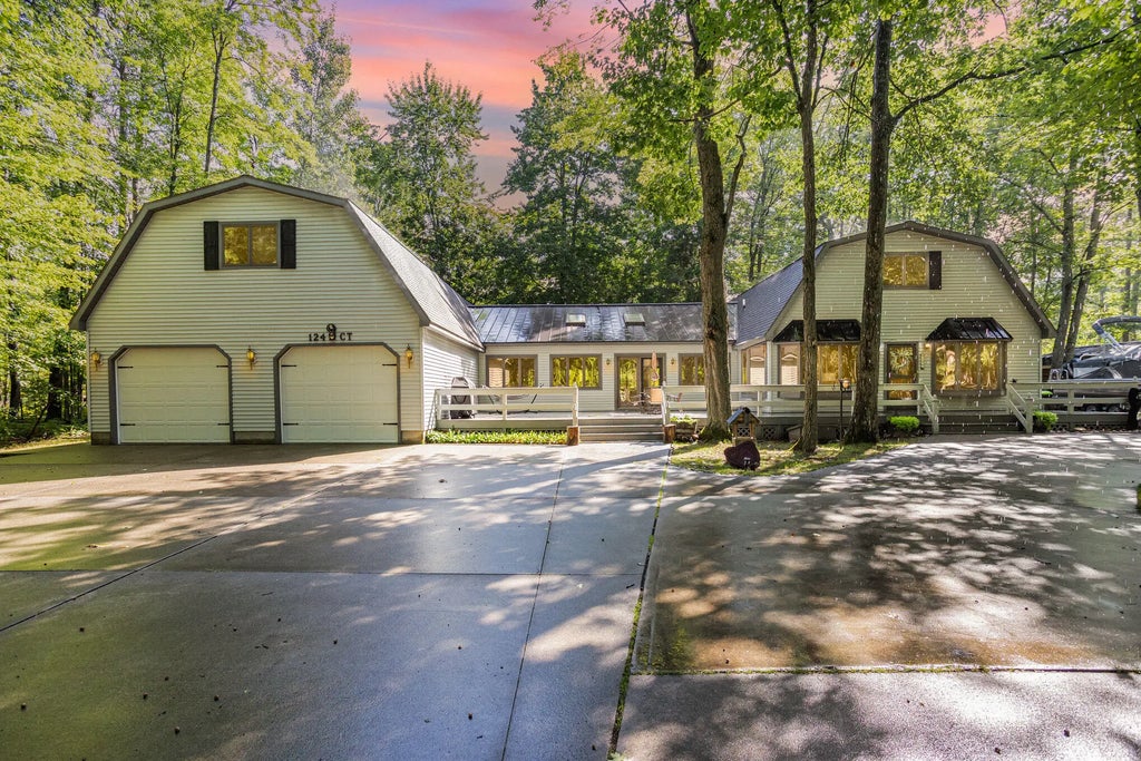 124 Black Squirrel Court, Roscommon