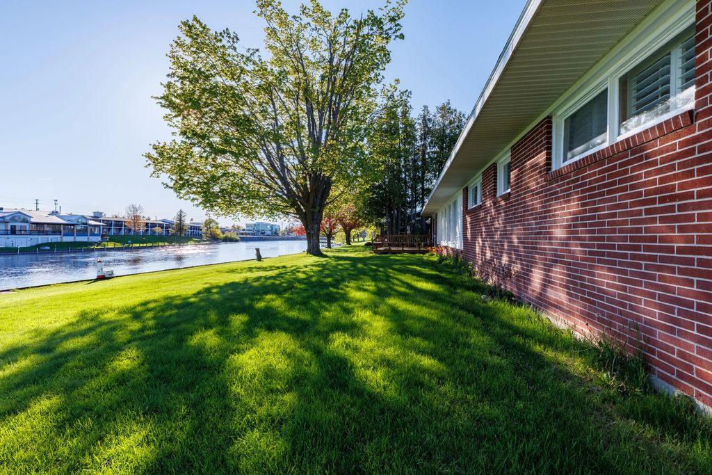 190 Riverside Drive, Cheboygan