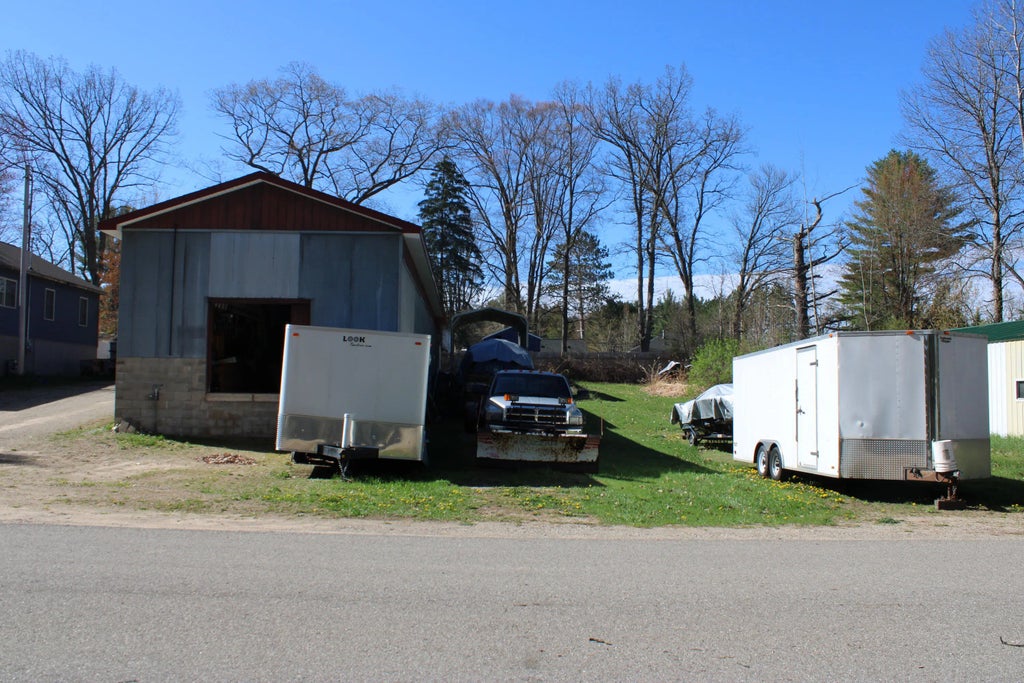 317 Cherry Street, Houghton Lake