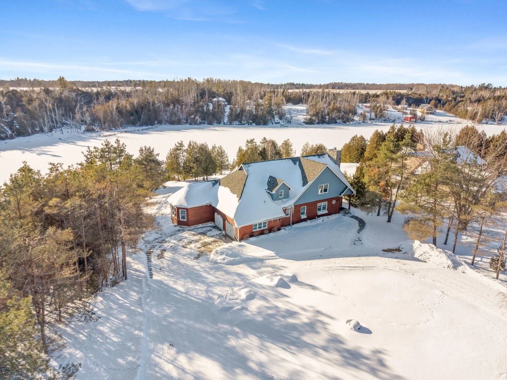 8585 Swan Pointe Drive, Cheboygan