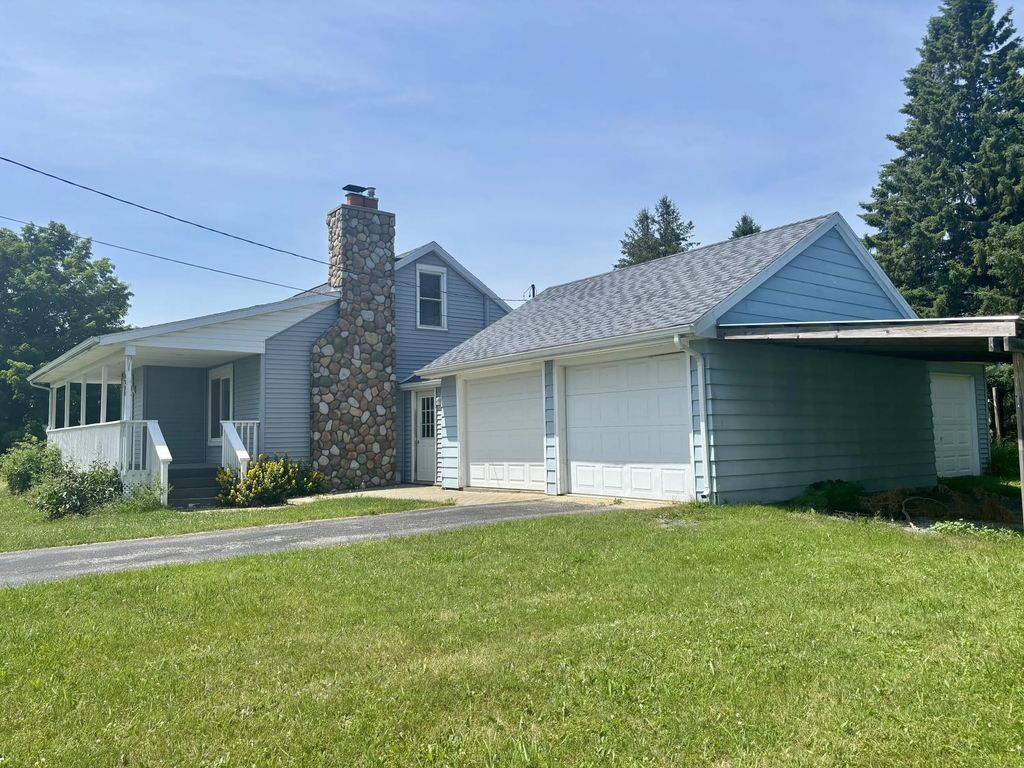 5098 Bamfield Road, Glennie