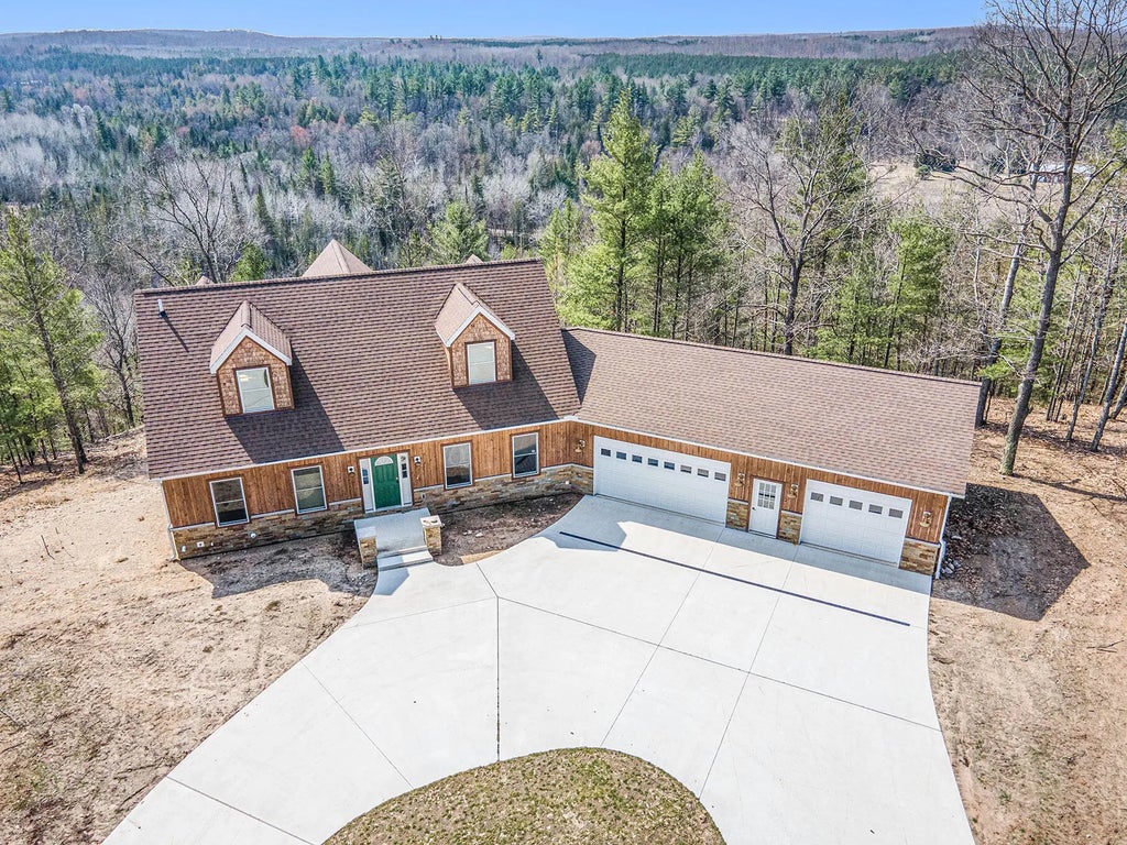 8453/8455 White Road, Indian River