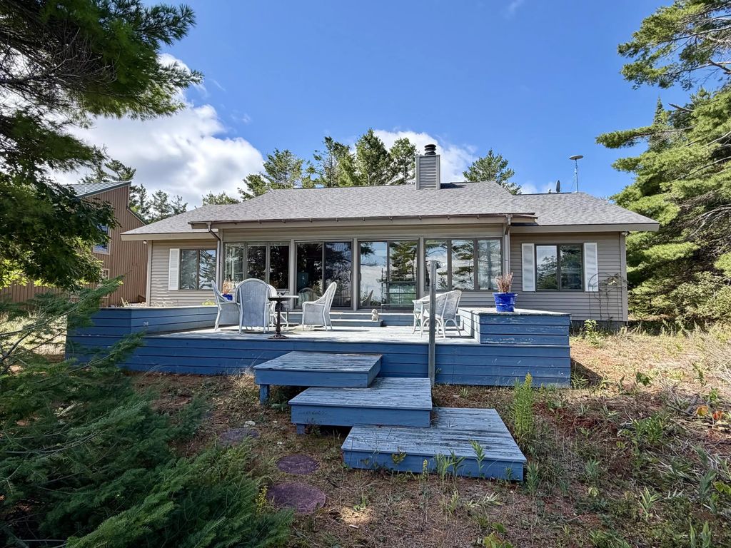 3332 Edgewater Drive, Cheboygan