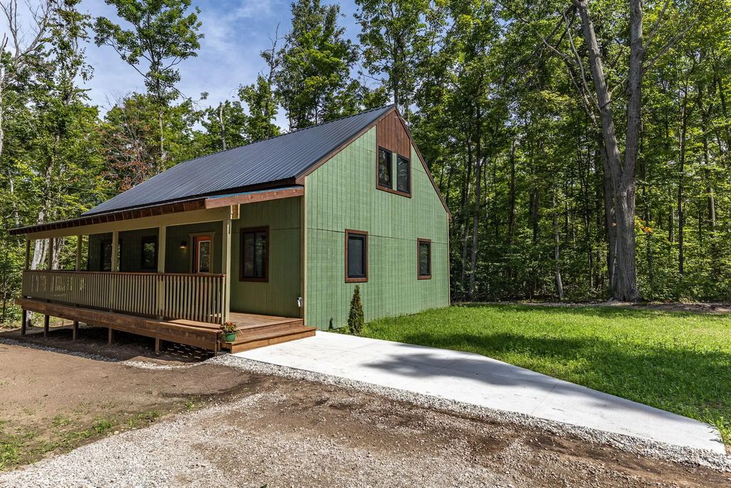 8335 U.s. 23, Cheboygan