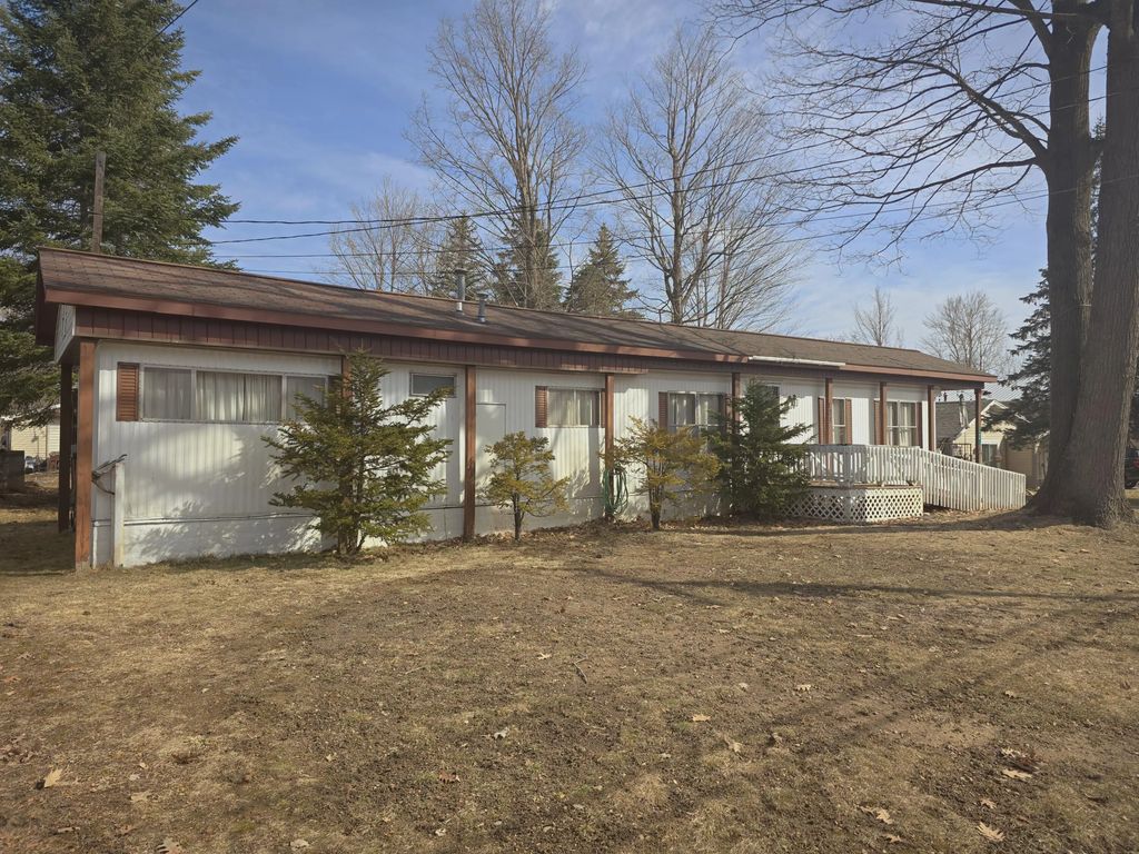 124 Victory Road, Houghton Lake
