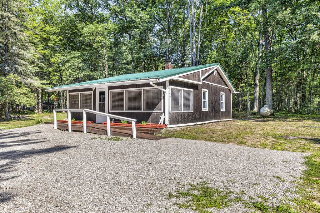 2980 E Houghton Lake Drive, Houghton Lake