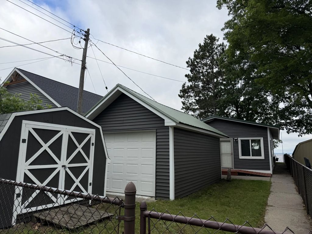 1504 Houghton View Drive, Houghton Lake