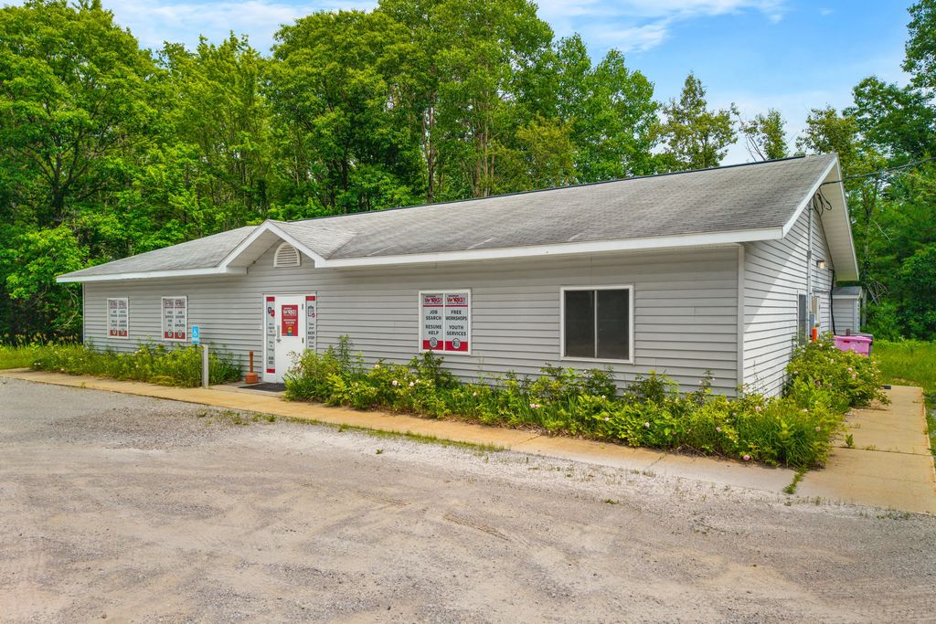 1329 S Mount Tom Road, Mio