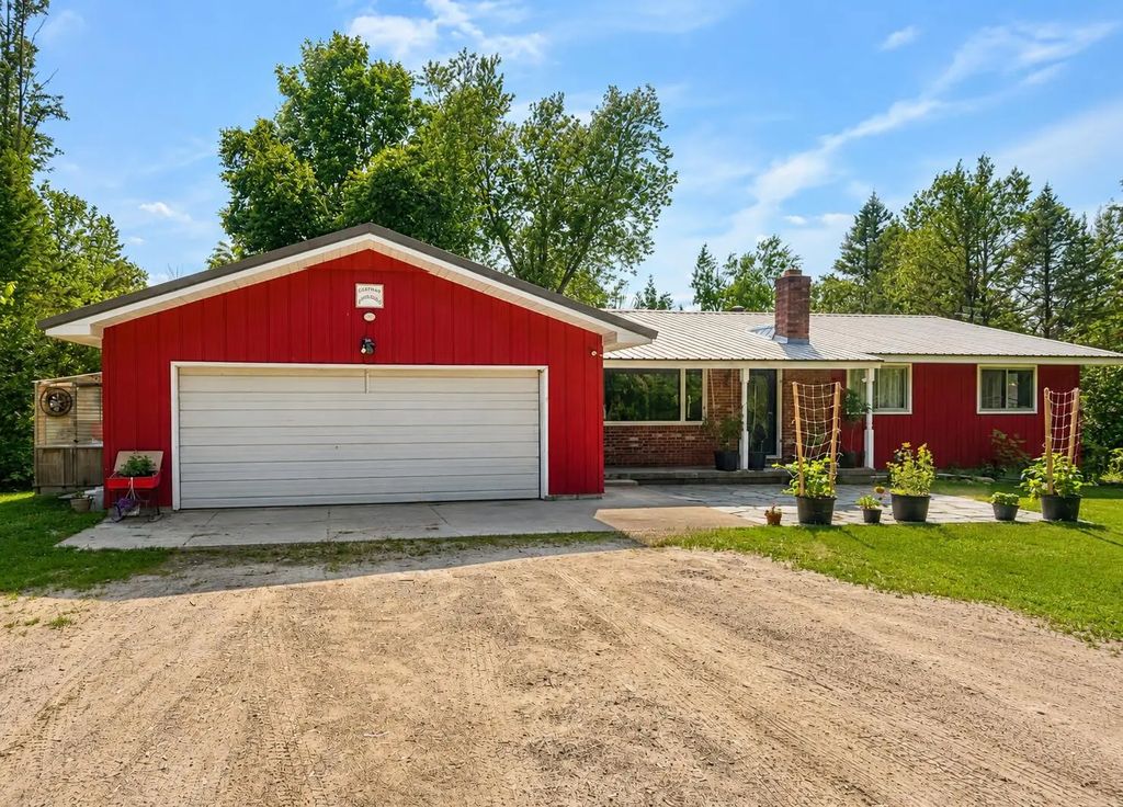 5520 Marsh Road, Onaway