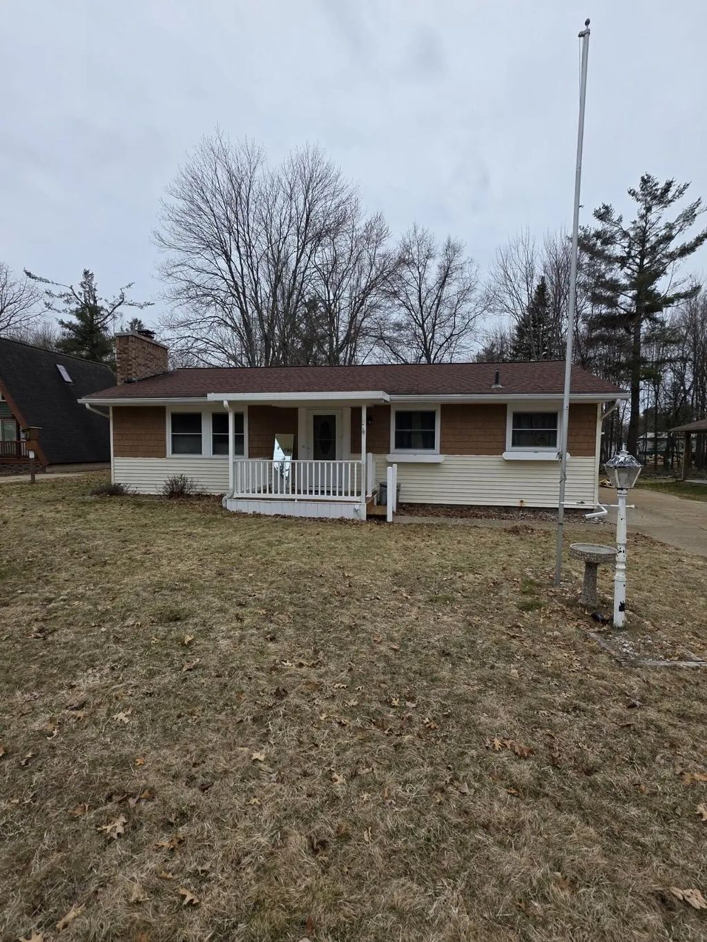1851 Lakewoods Beach Road, St. Helen