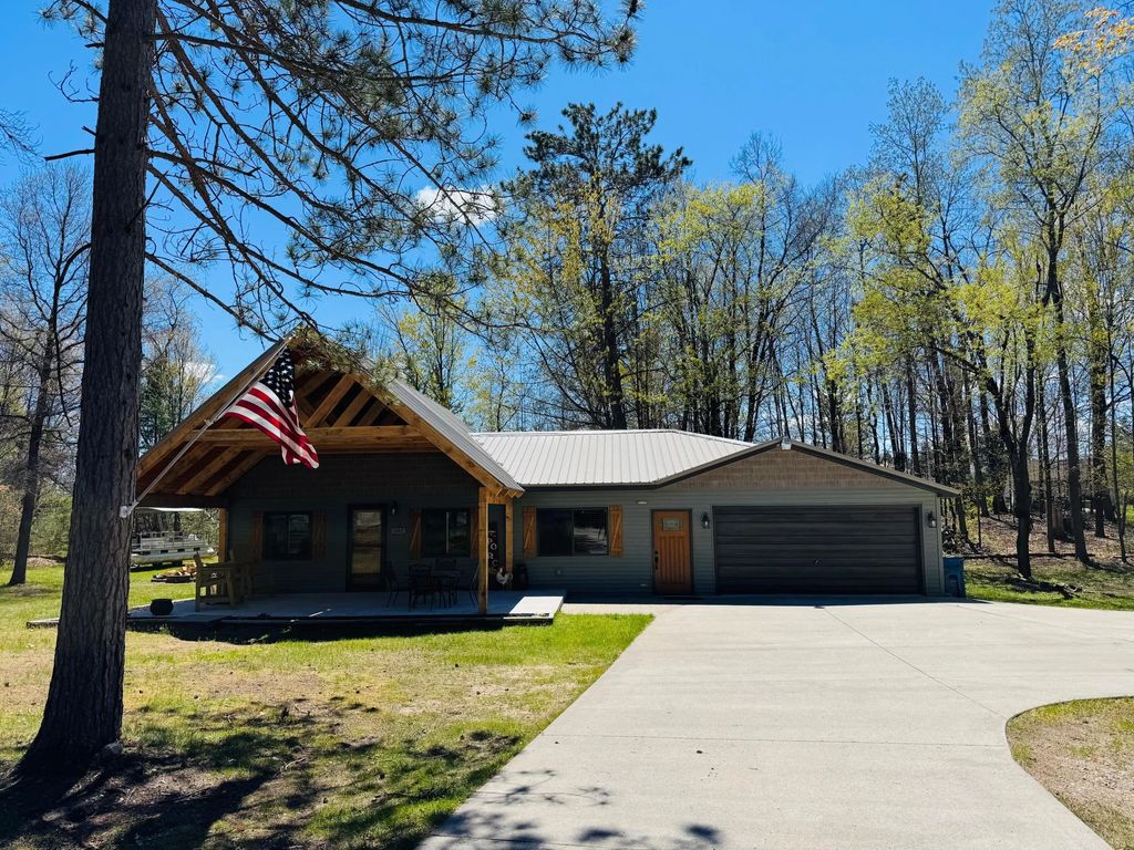 147 Snowflake Way, Houghton Lake