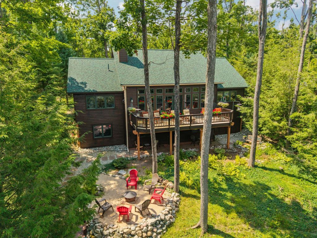 1595 Lake Club Drive West, Gaylord
