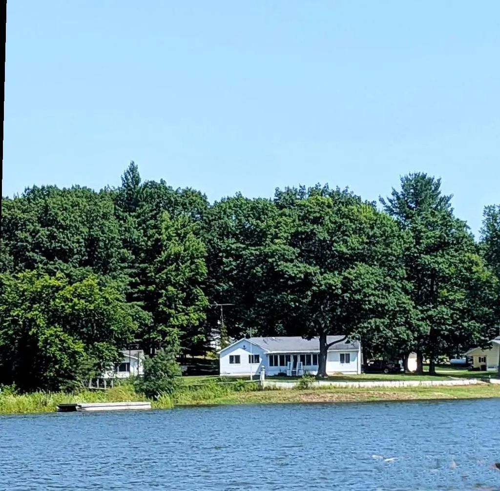 600 Bushong Beach Road, Gladwin