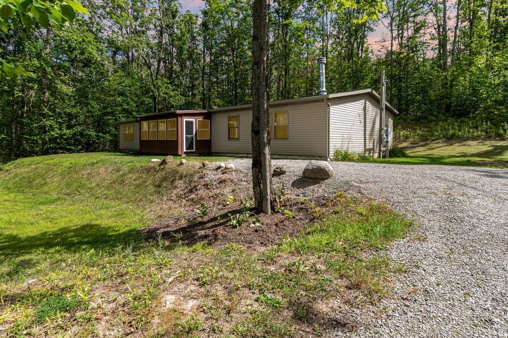 2194 Yordy Road, Mio