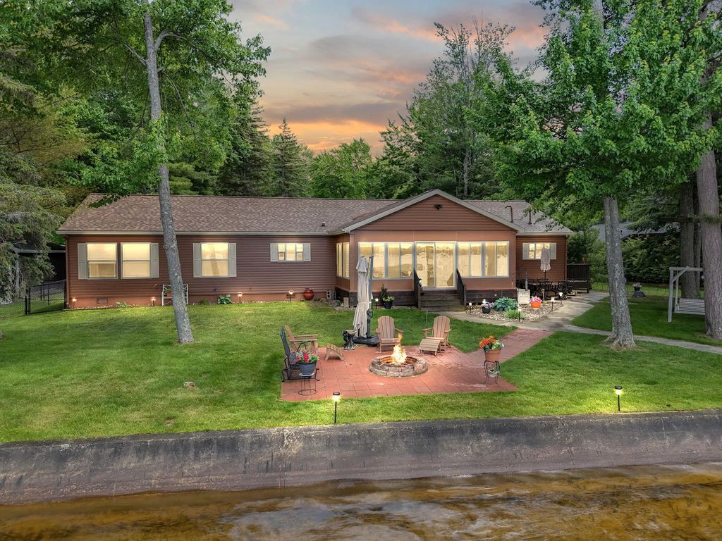 1825 1st Street, St. Helen