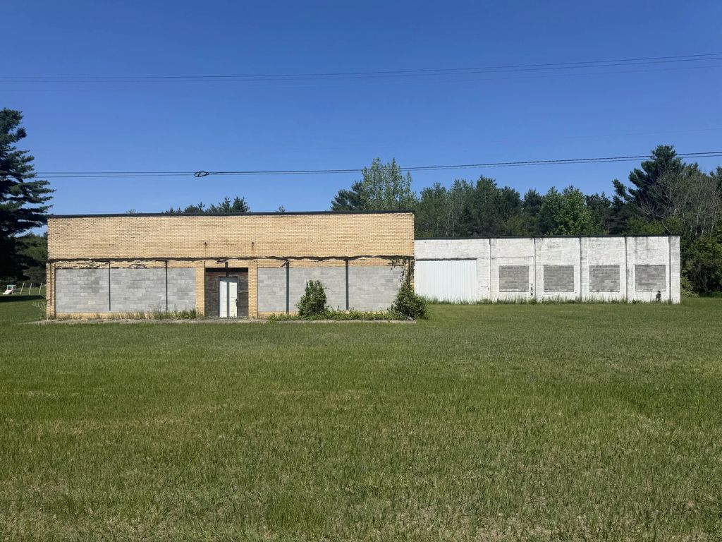 5860 W Saginaw Road, Coleman