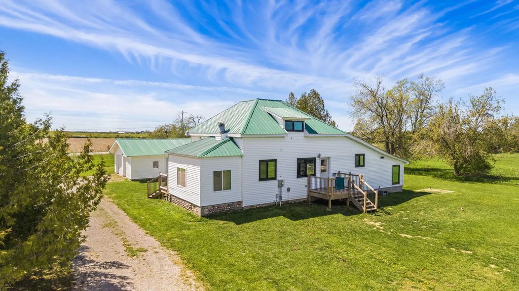 13944 Walker Highway, Millersburg