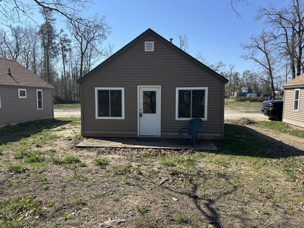 5115 S Straits Highway Cabin 15, Indian River