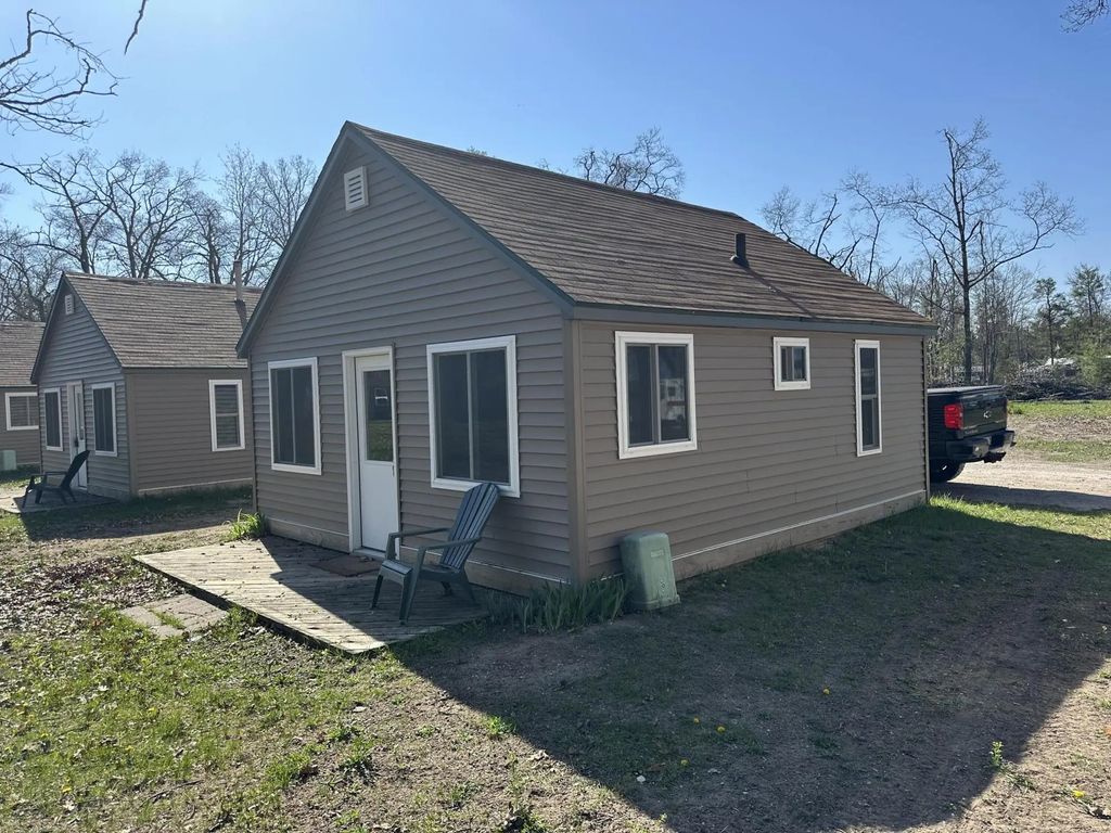 5115 S Straits Highway Cabin 16, Indian River