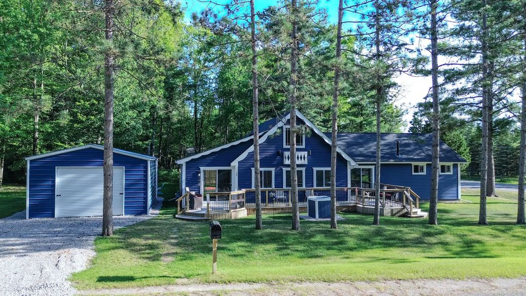 100 Redwine Drive, Houghton Lake