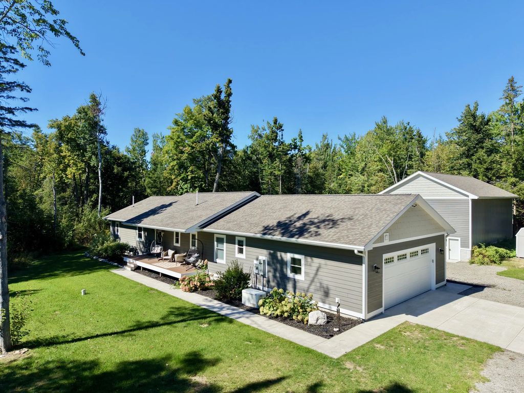 1539 Mullett Lake Woods Road, Cheboygan