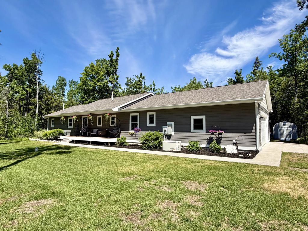 1539 Mullett Lake Woods Road, Cheboygan