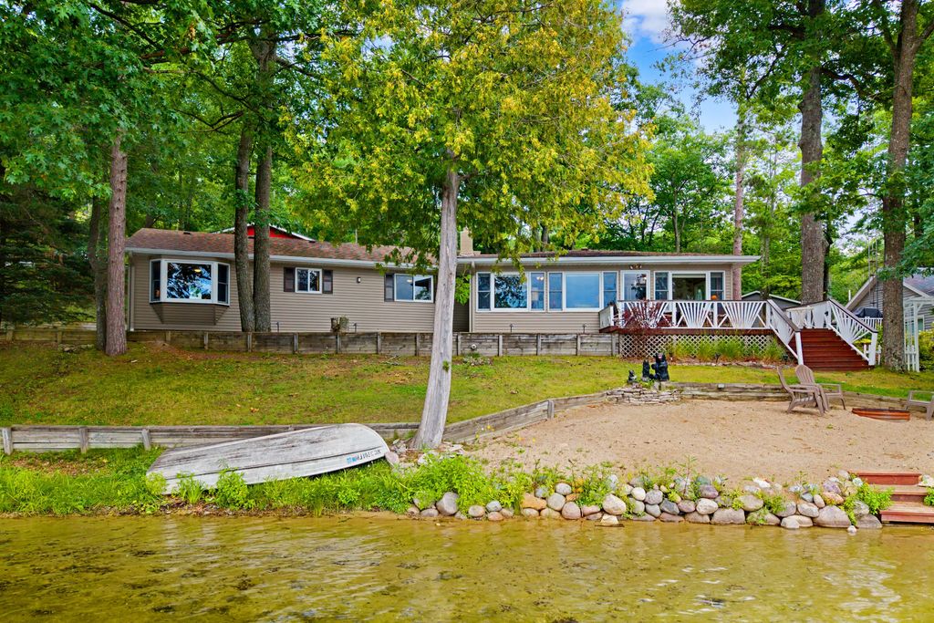 5923 Oak Road, Rose City