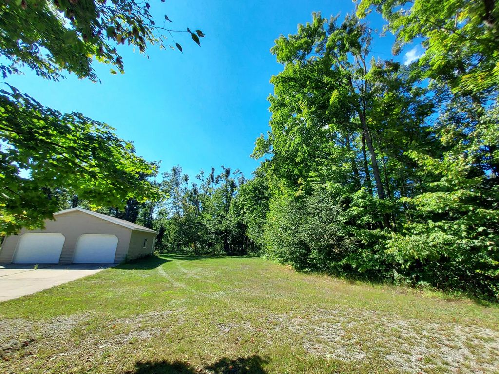 5447 W M 32, Gaylord