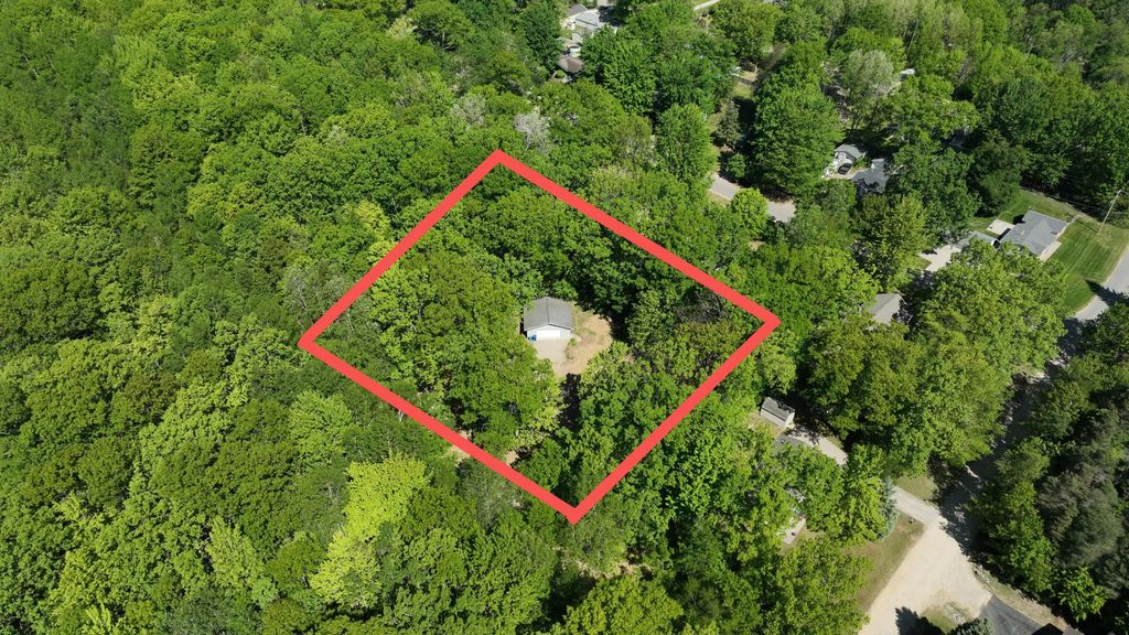 302 Bay City Trail, Houghton Lake