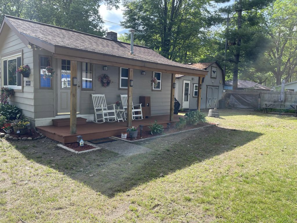 127 Mallard Avenue, Houghton Lake
